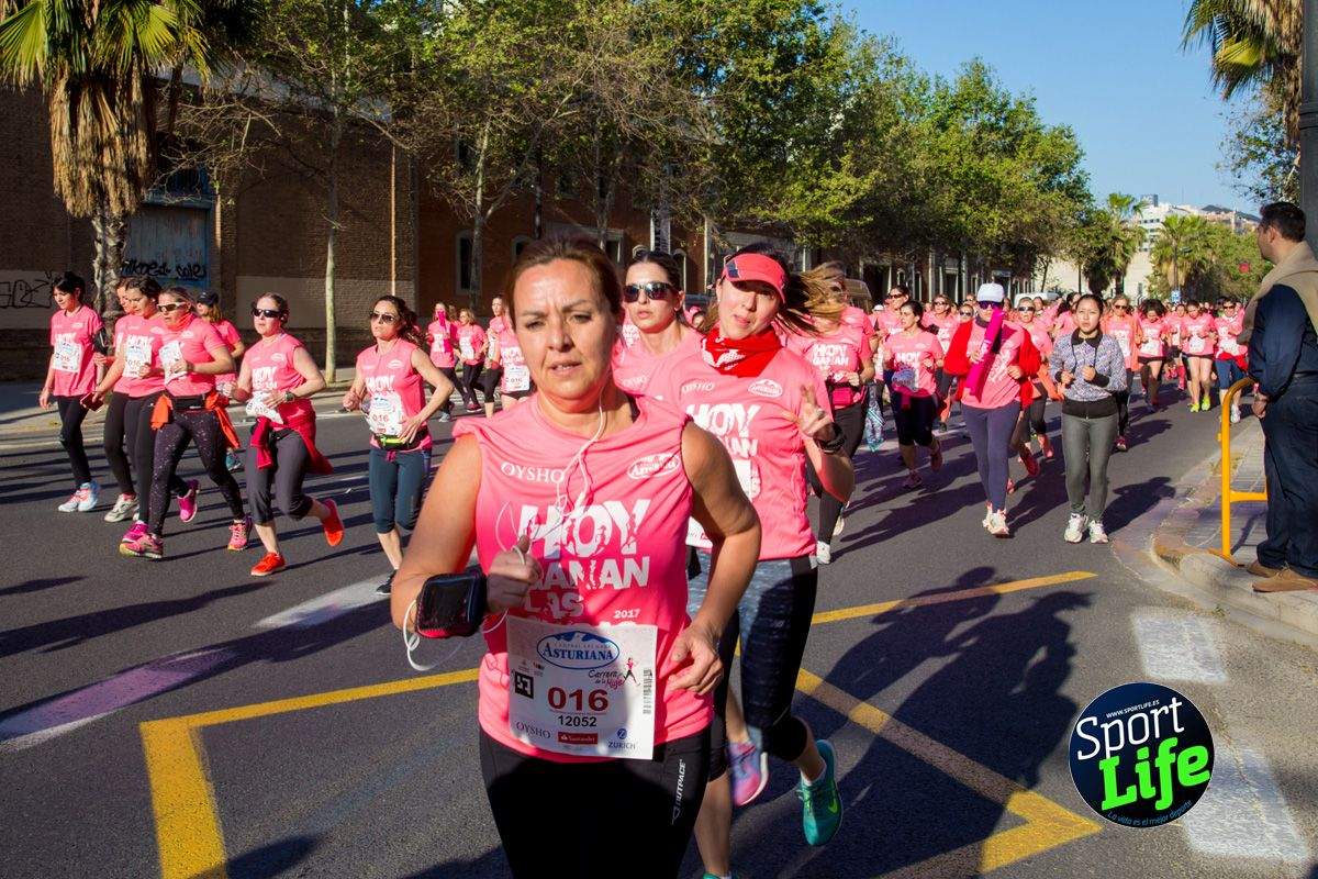 Las mejores fotos de ambiente durante la Carrera de la Mujer de Valencia