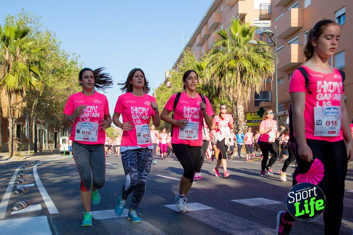 Las mejores fotos de ambiente durante la Carrera de la Mujer de Valencia