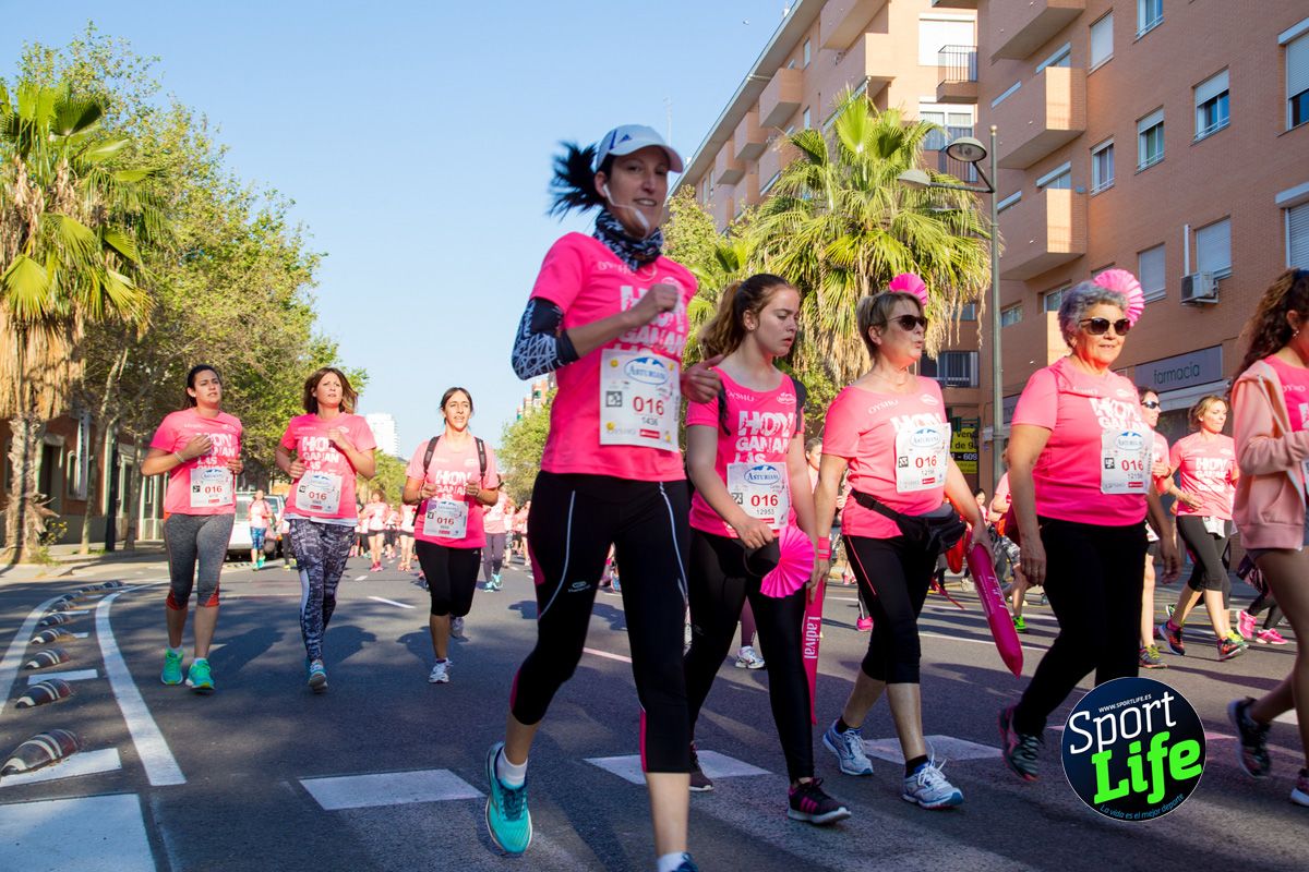 Las mejores fotos de ambiente durante la Carrera de la Mujer de Valencia