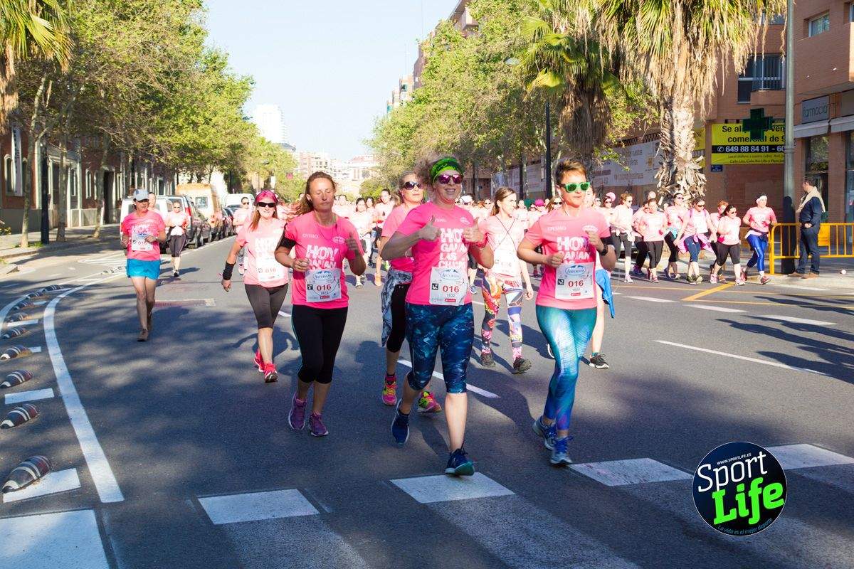 Las mejores fotos de ambiente durante la Carrera de la Mujer de Valencia