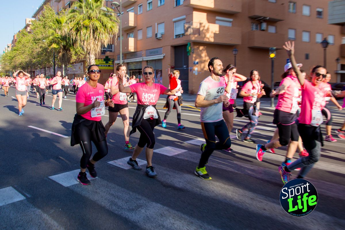 Las mejores fotos de ambiente durante la Carrera de la Mujer de Valencia