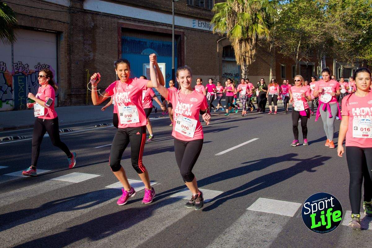 Las mejores fotos de ambiente durante la Carrera de la Mujer de Valencia