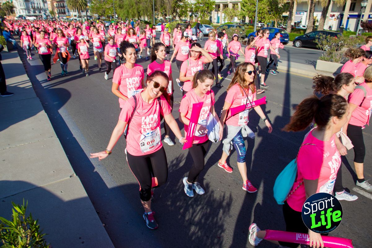 Las mejores fotos de ambiente durante la Carrera de la Mujer de Valencia