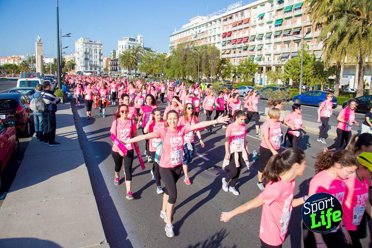 Las mejores fotos de ambiente durante la Carrera de la Mujer de Valencia