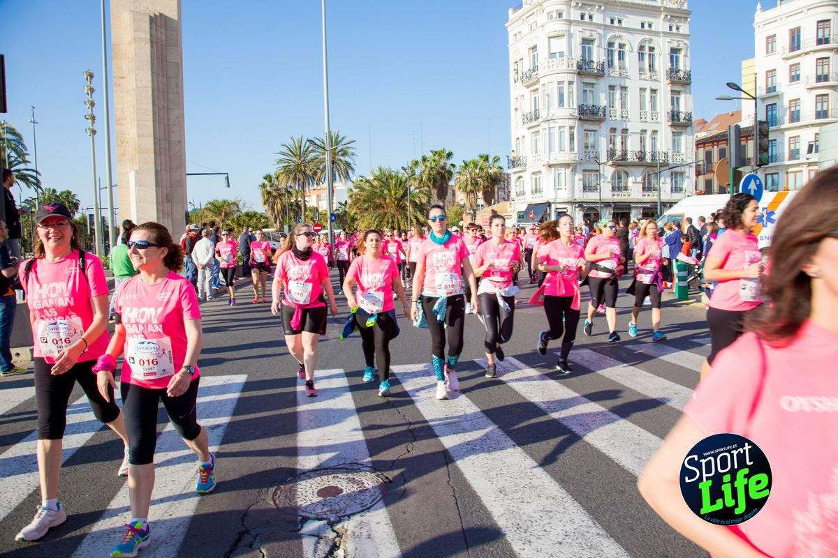 Las mejores fotos de ambiente durante la Carrera de la Mujer de Valencia