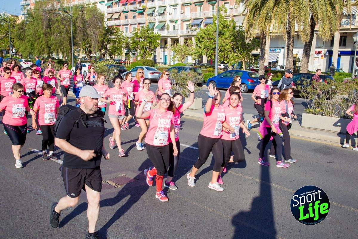 Las mejores fotos de ambiente durante la Carrera de la Mujer de Valencia