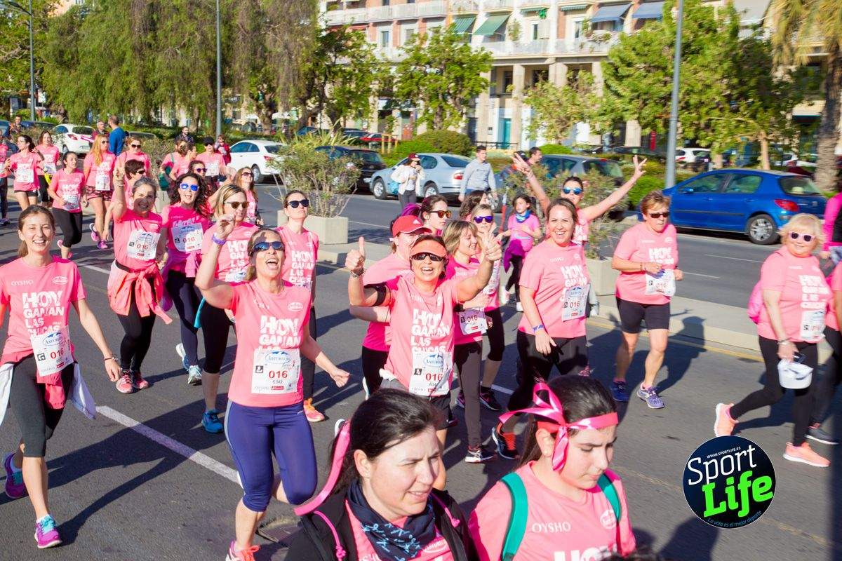 Las mejores fotos de ambiente durante la Carrera de la Mujer de Valencia