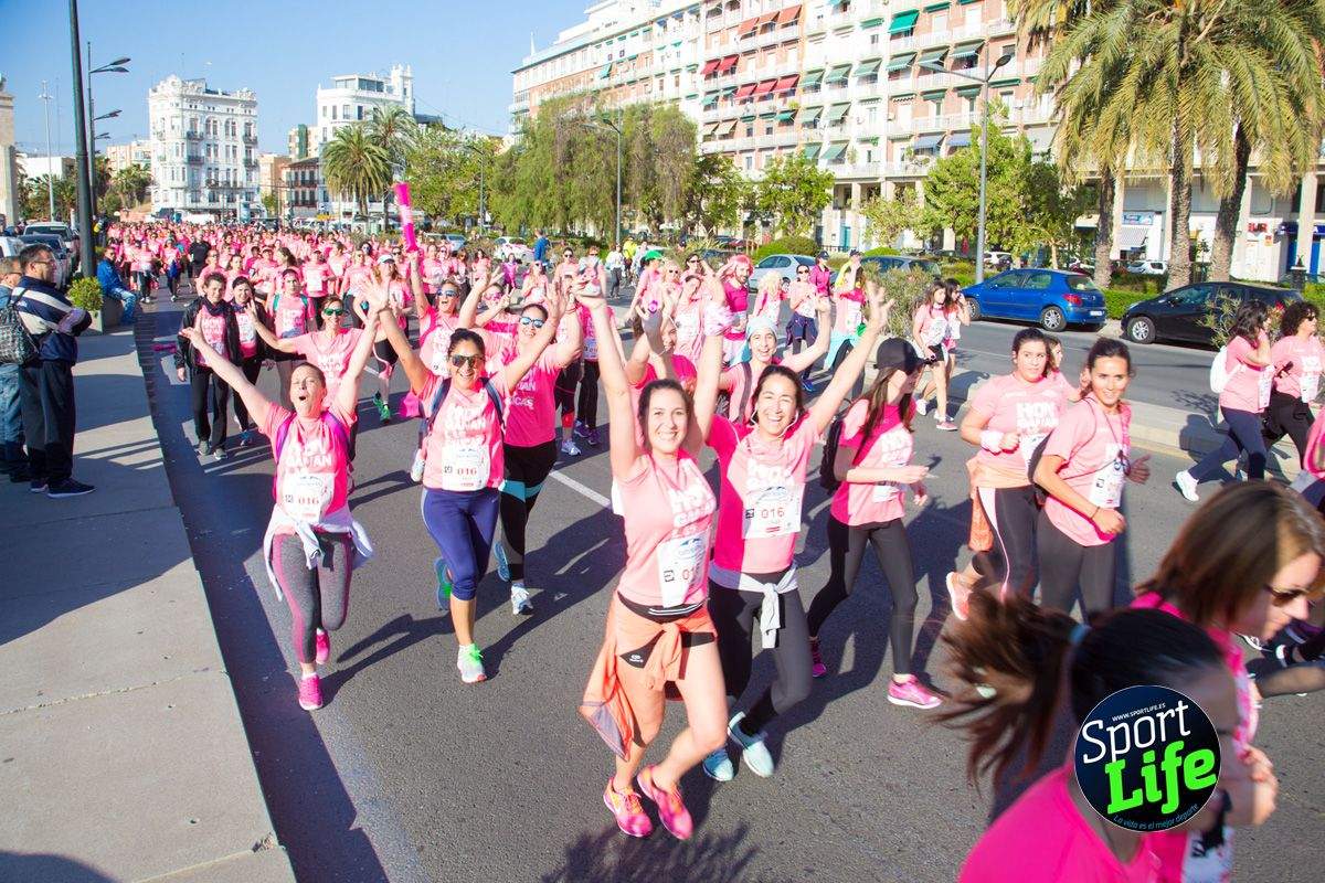 Las mejores fotos de ambiente durante la Carrera de la Mujer de Valencia