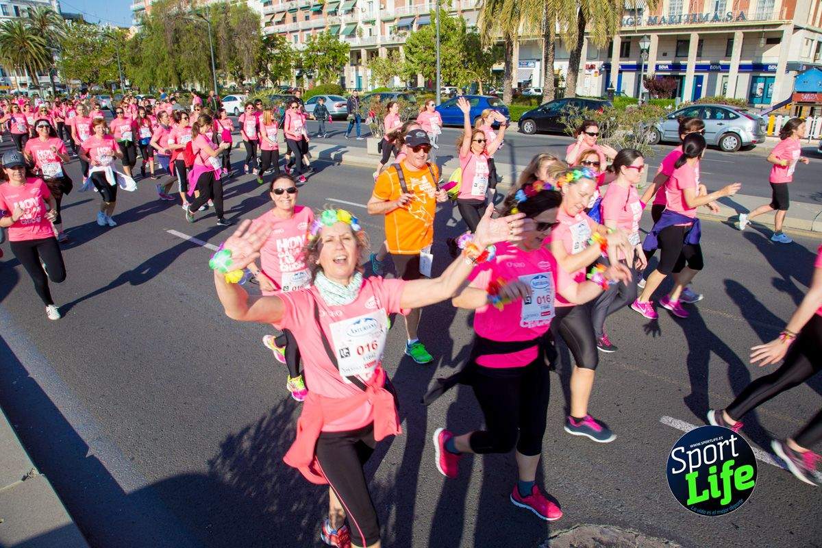 Las mejores fotos de ambiente durante la Carrera de la Mujer de Valencia