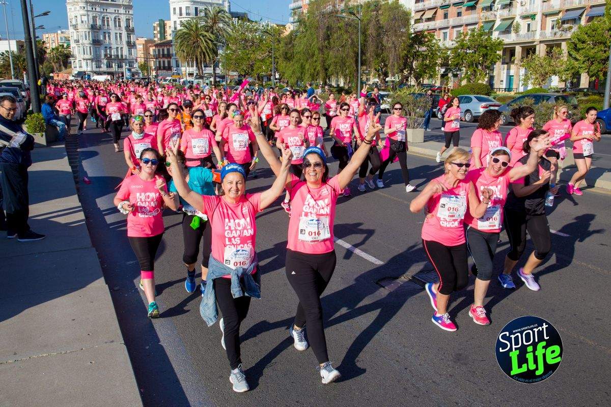 Las mejores fotos de ambiente durante la Carrera de la Mujer de Valencia