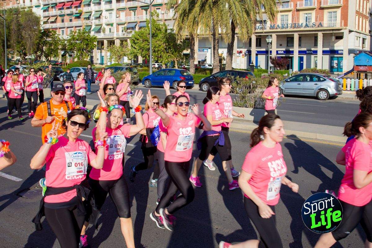 Las mejores fotos de ambiente durante la Carrera de la Mujer de Valencia