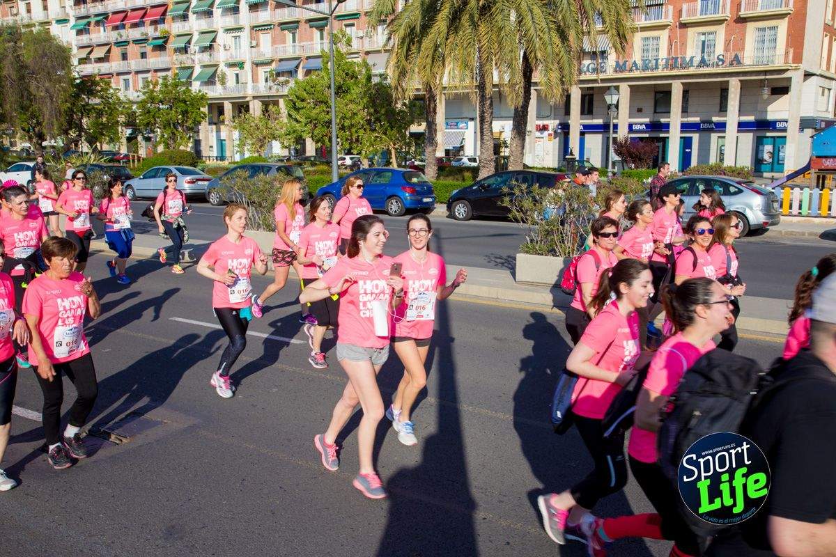 Las mejores fotos de ambiente durante la Carrera de la Mujer de Valencia