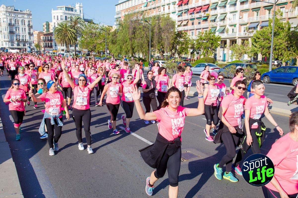Las mejores fotos de ambiente durante la Carrera de la Mujer de Valencia