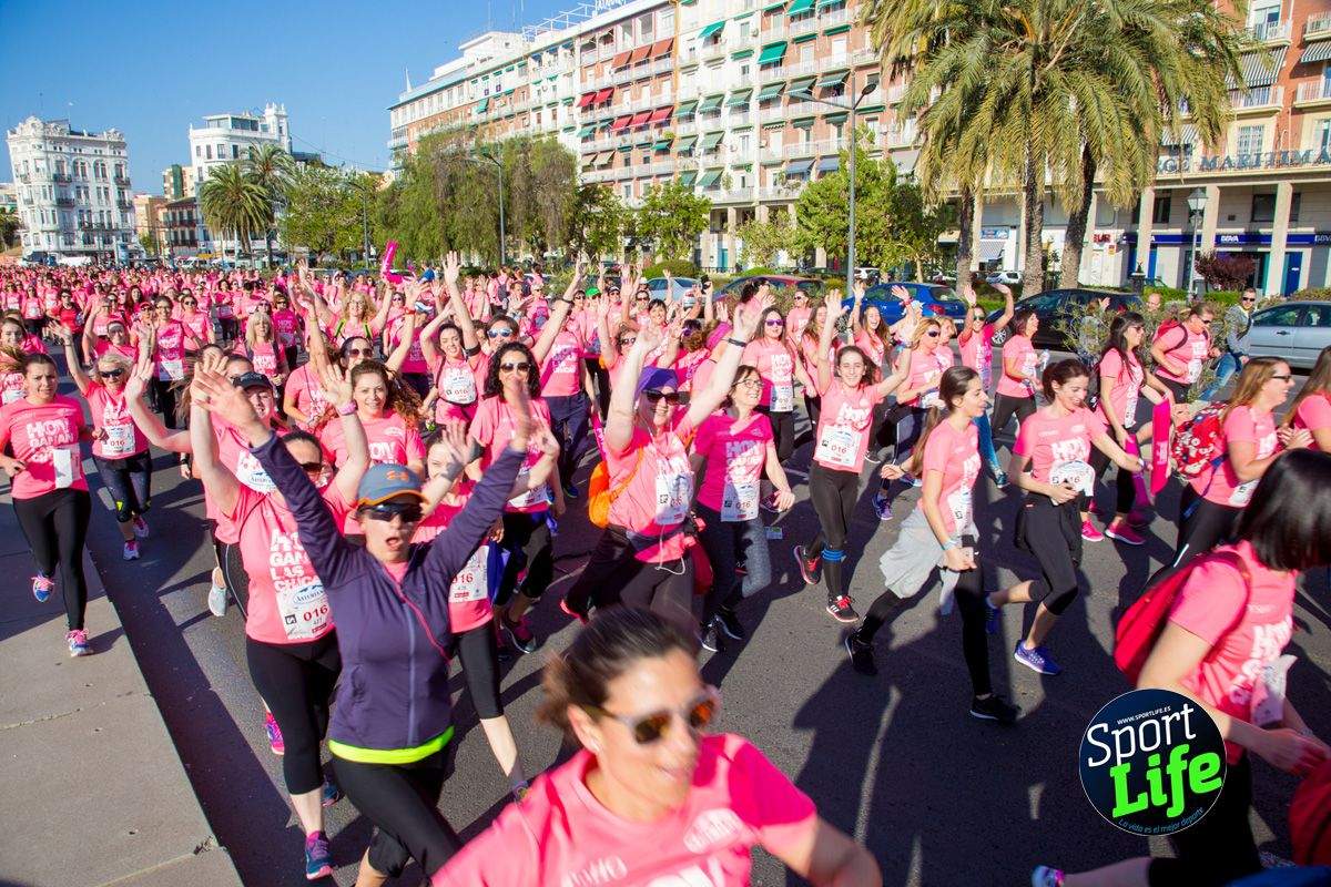 Las mejores fotos de ambiente durante la Carrera de la Mujer de Valencia