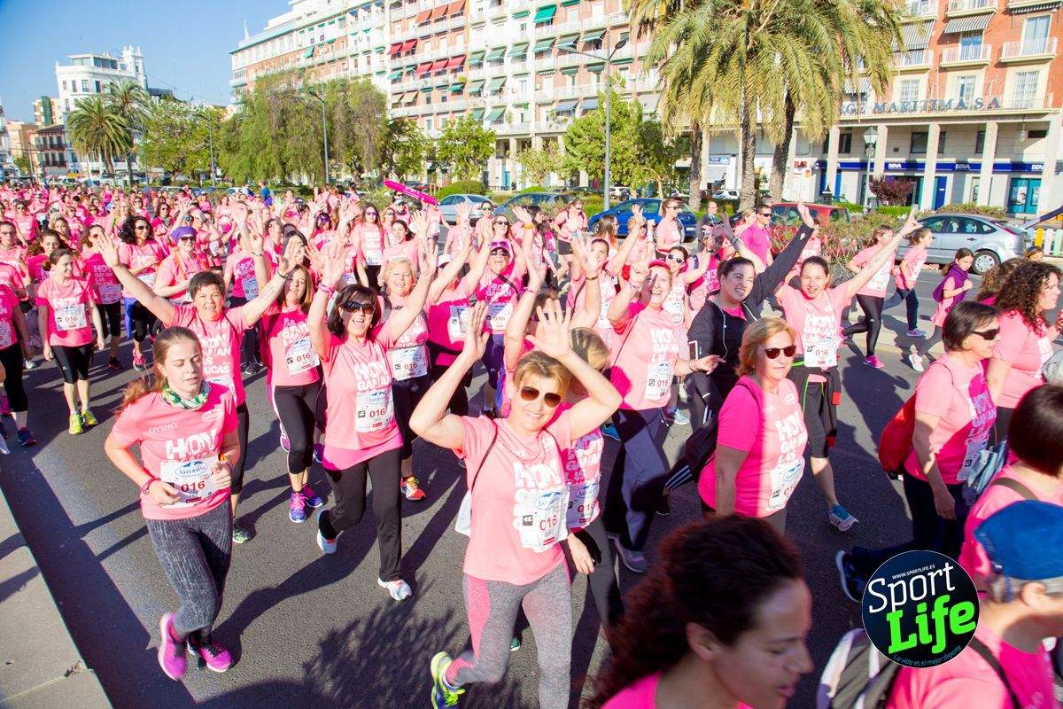 Las mejores fotos de ambiente durante la Carrera de la Mujer de Valencia