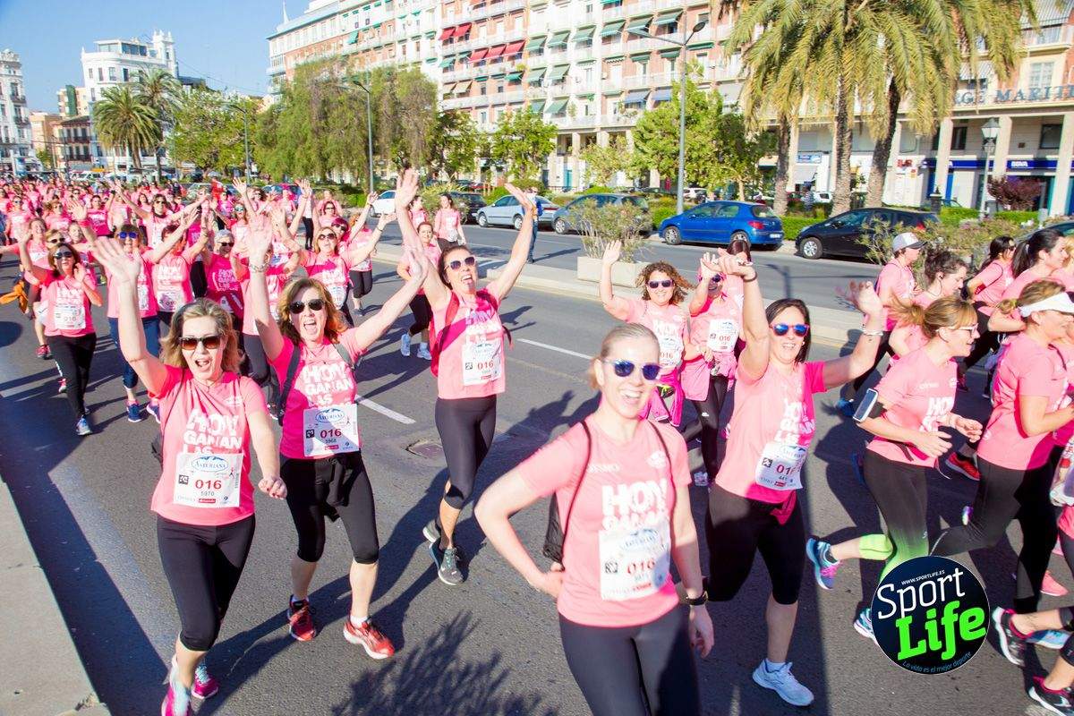 Las mejores fotos de ambiente durante la Carrera de la Mujer de Valencia