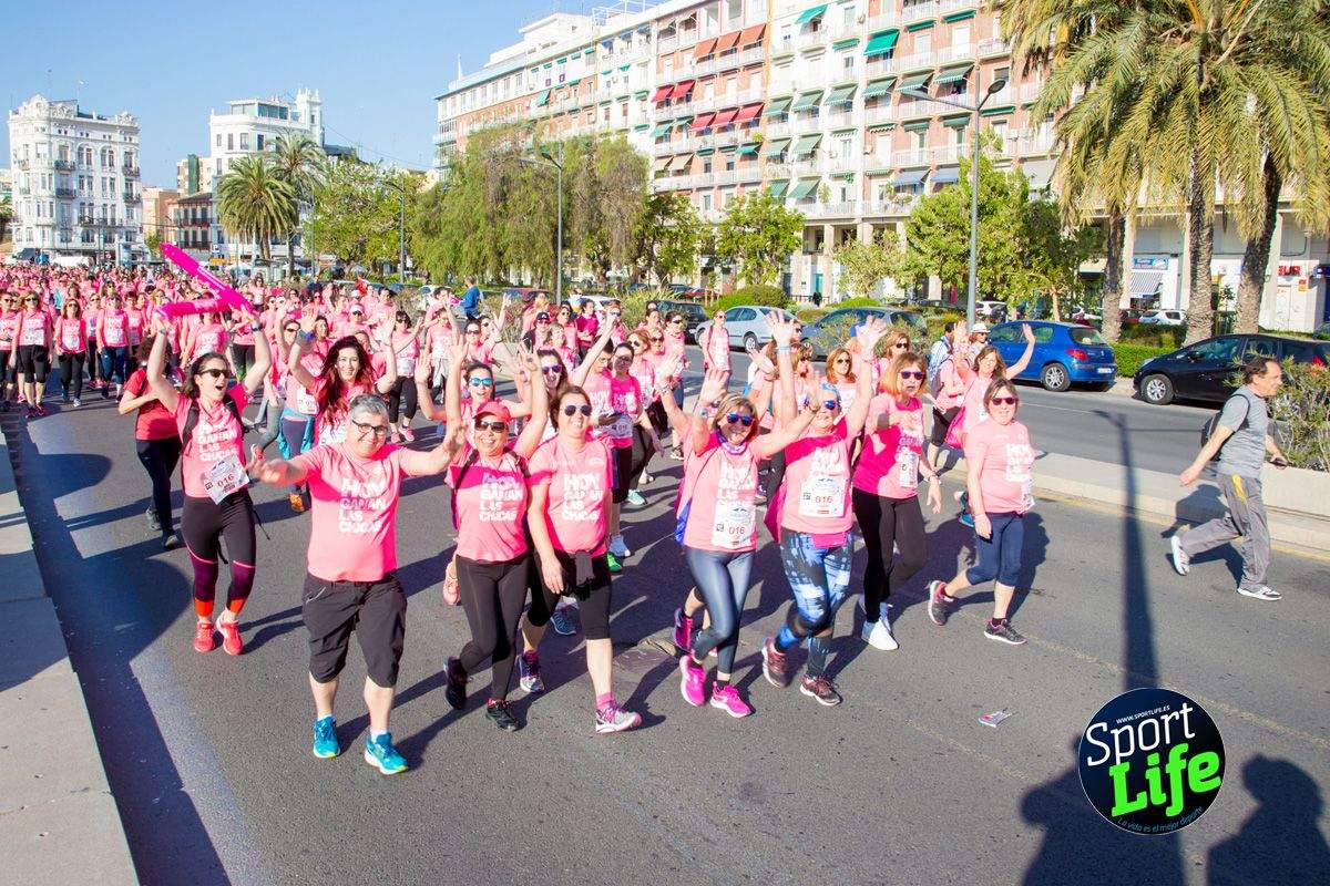Las mejores fotos de ambiente durante la Carrera de la Mujer de Valencia