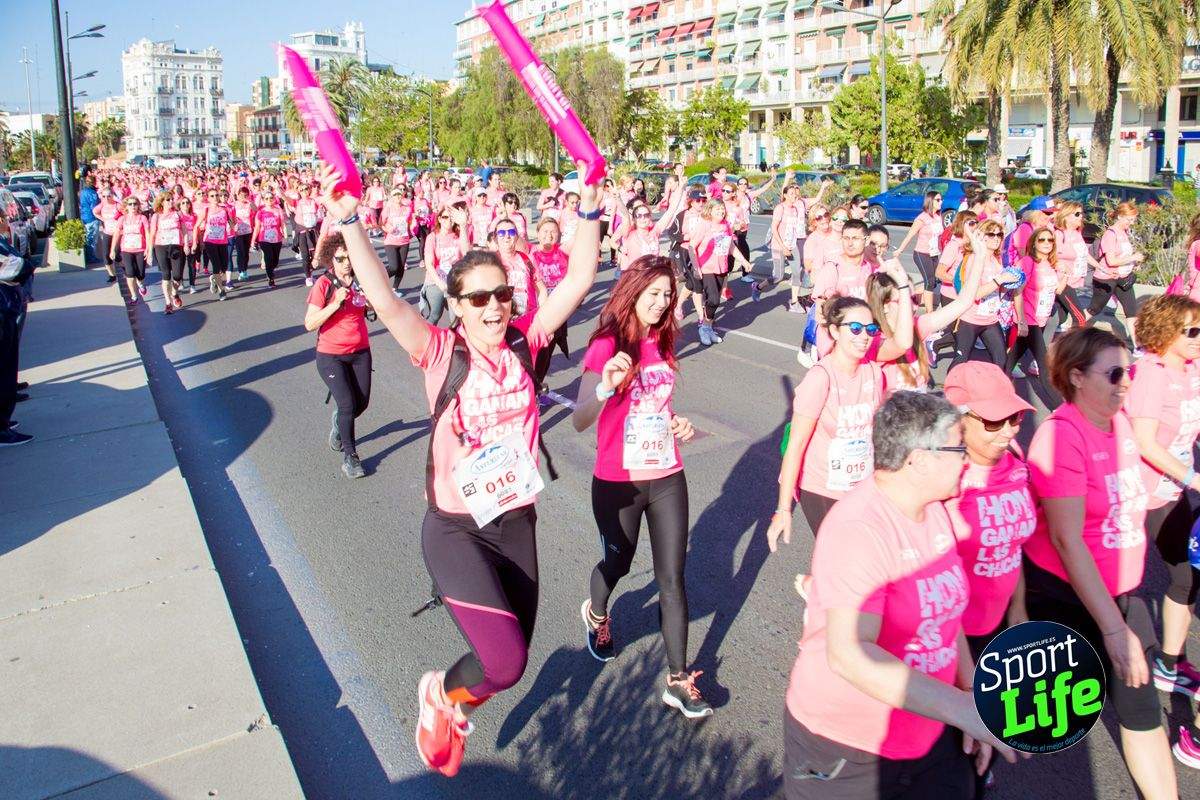 Las mejores fotos de ambiente durante la Carrera de la Mujer de Valencia
