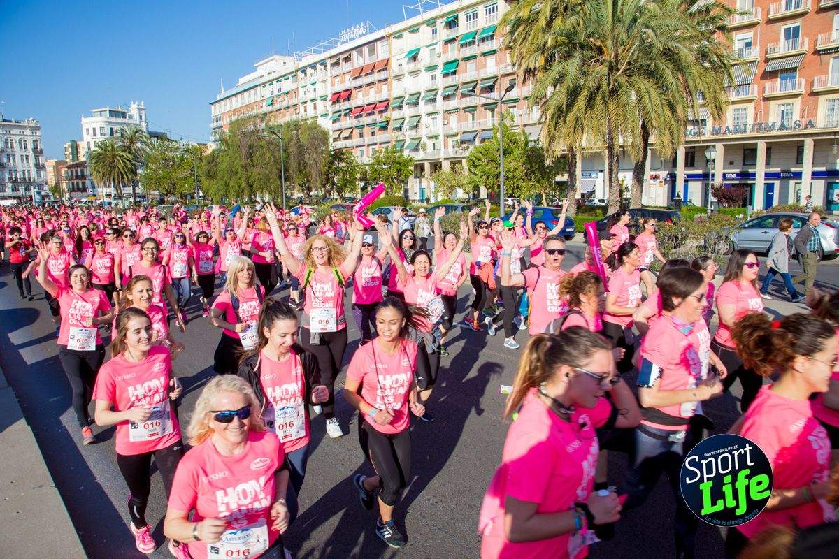 Las mejores fotos de ambiente durante la Carrera de la Mujer de Valencia