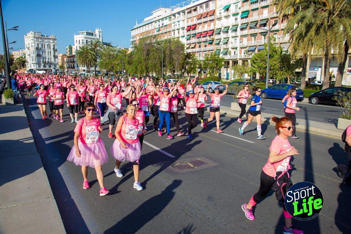 Las mejores fotos de ambiente durante la Carrera de la Mujer de Valencia
