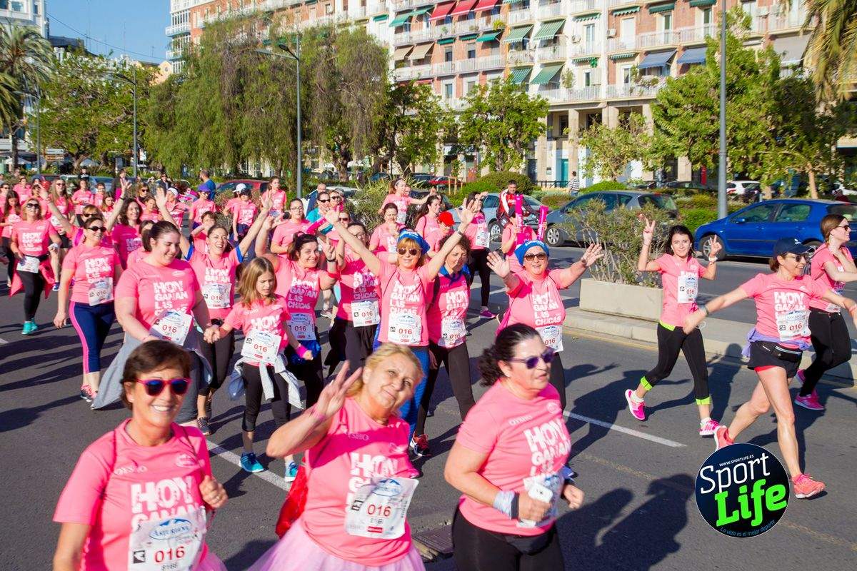 Las mejores fotos de ambiente durante la Carrera de la Mujer de Valencia