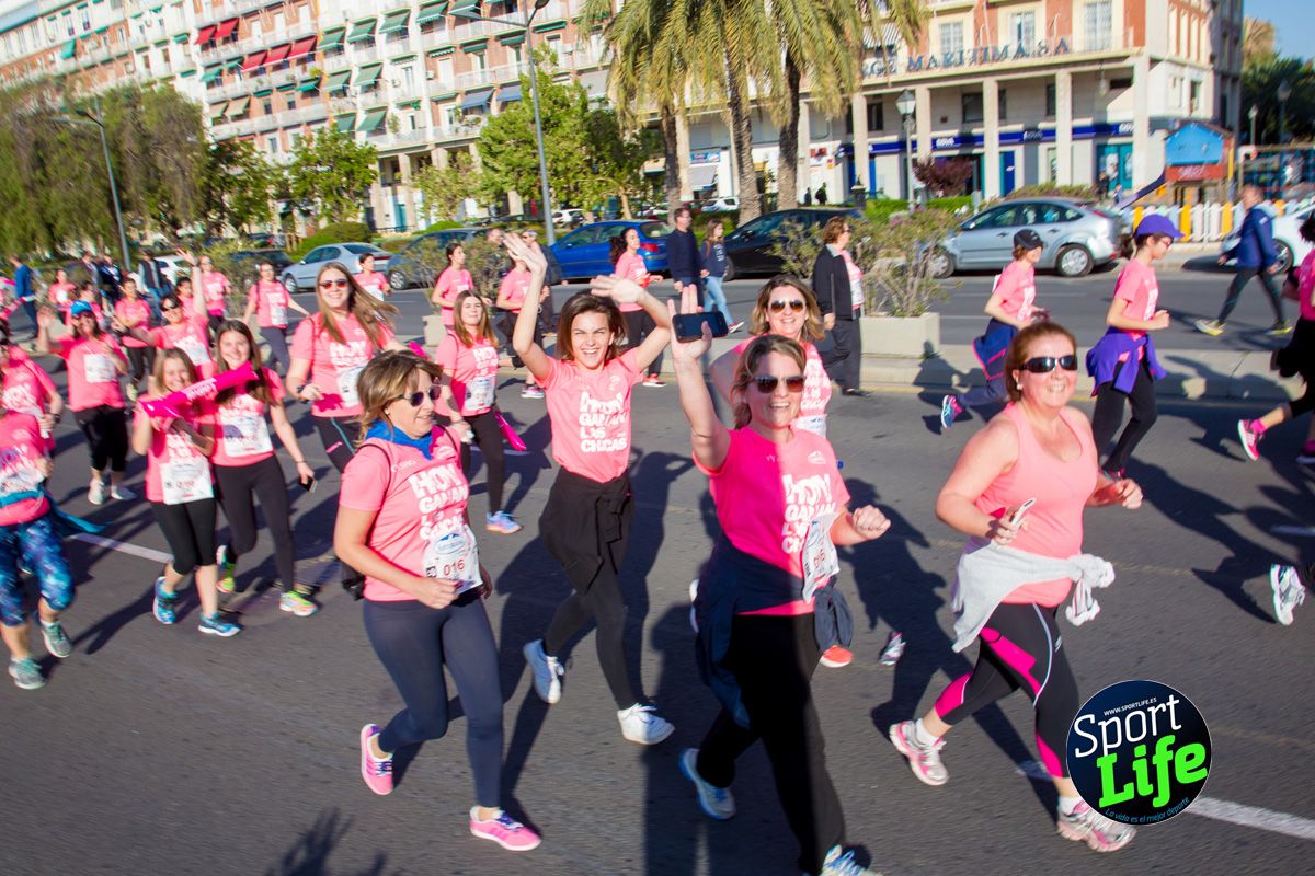 Las mejores fotos de ambiente durante la Carrera de la Mujer de Valencia