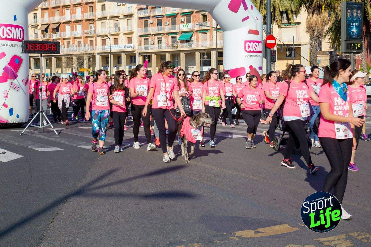 Las mejores fotos de ambiente durante la Carrera de la Mujer de Valencia