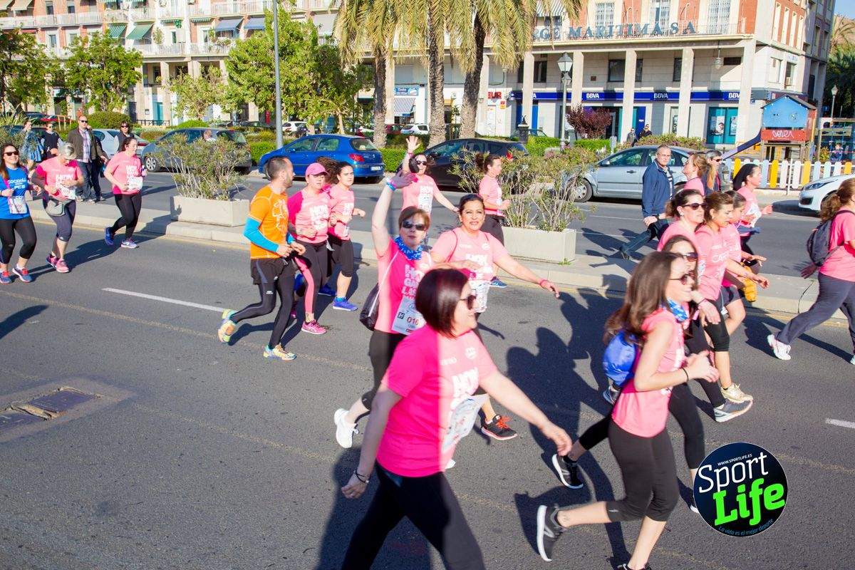 Las mejores fotos de ambiente durante la Carrera de la Mujer de Valencia