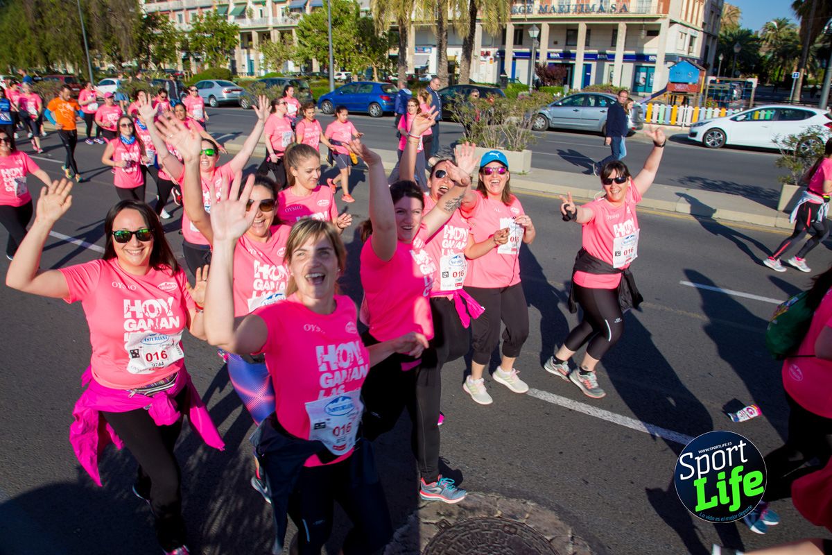 Las mejores fotos de ambiente durante la Carrera de la Mujer de Valencia