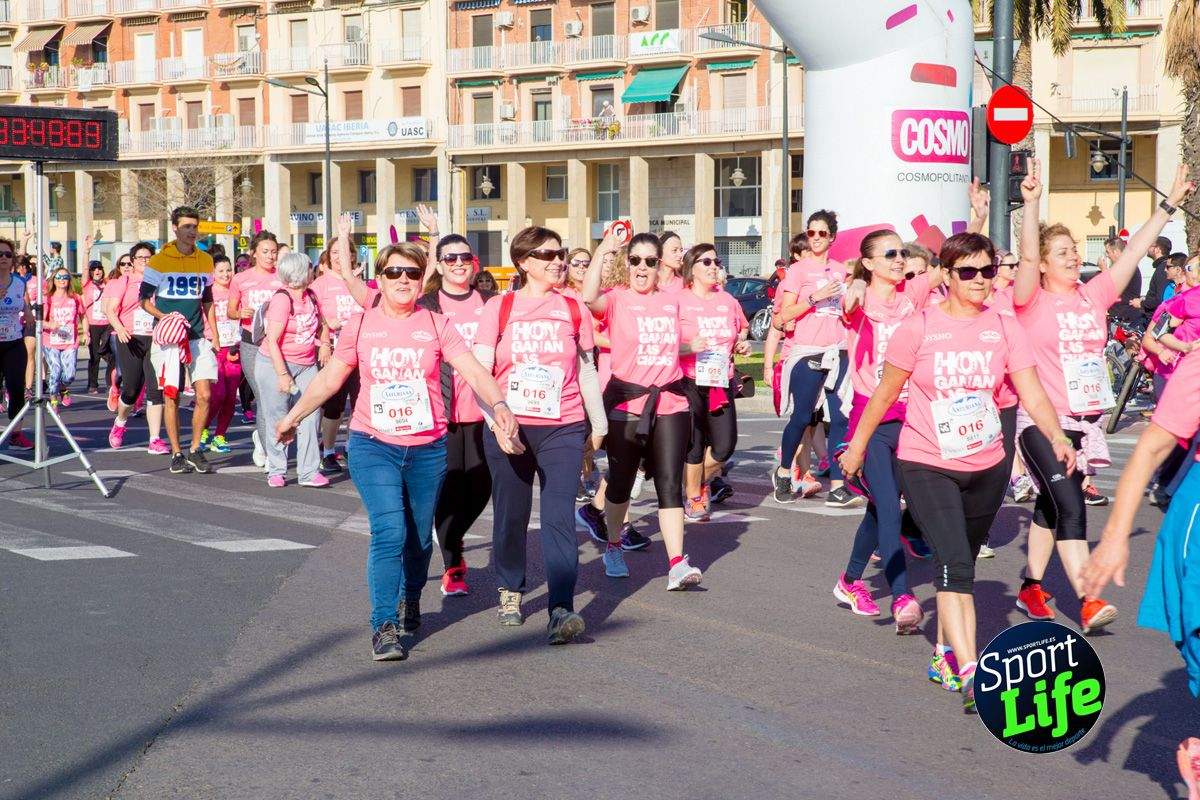 Las mejores fotos de ambiente durante la Carrera de la Mujer de Valencia