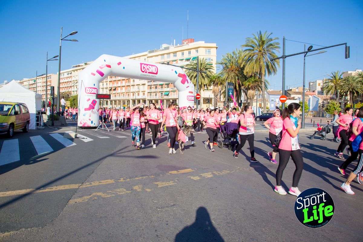 Las mejores fotos de ambiente durante la Carrera de la Mujer de Valencia