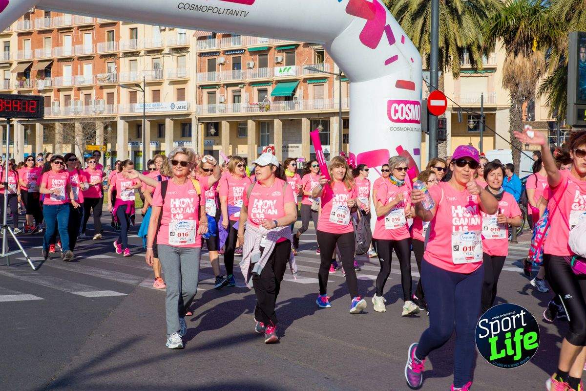 Las mejores fotos de ambiente durante la Carrera de la Mujer de Valencia