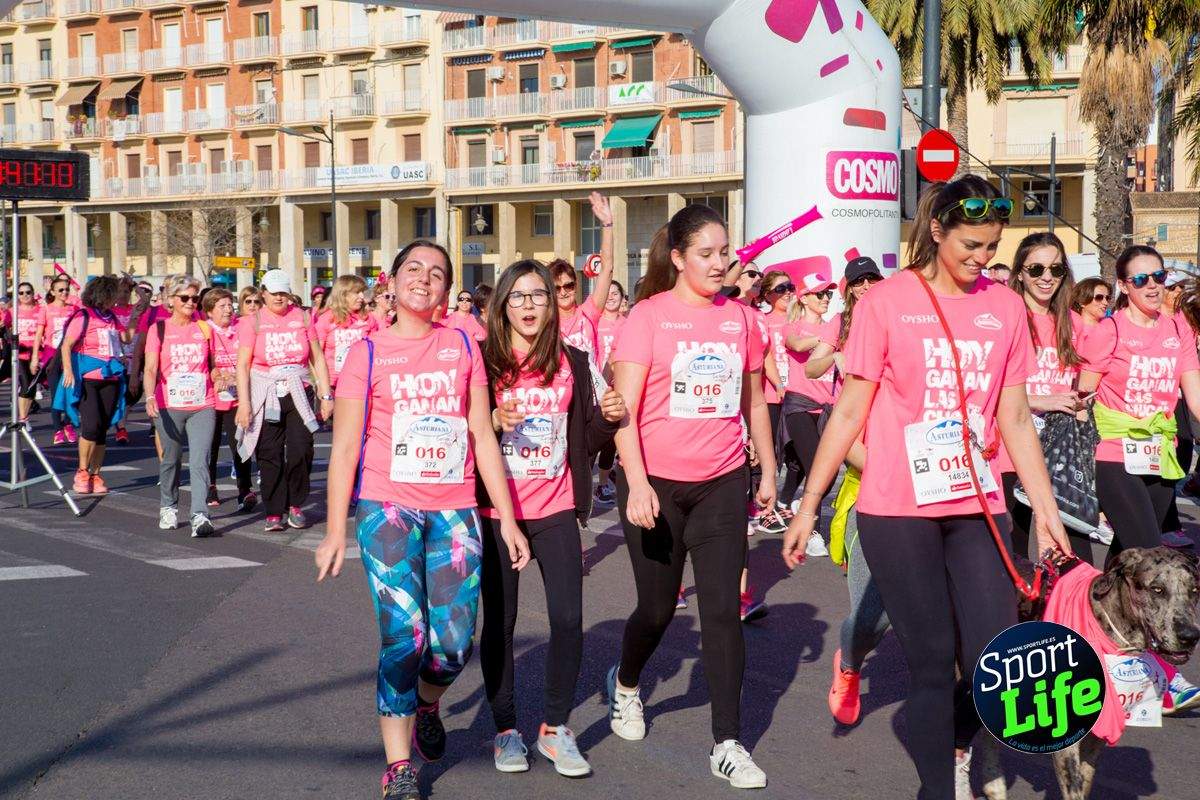 Las mejores fotos de ambiente durante la Carrera de la Mujer de Valencia
