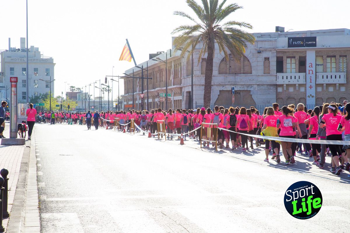 Las mejores fotos de ambiente durante la Carrera de la Mujer de Valencia
