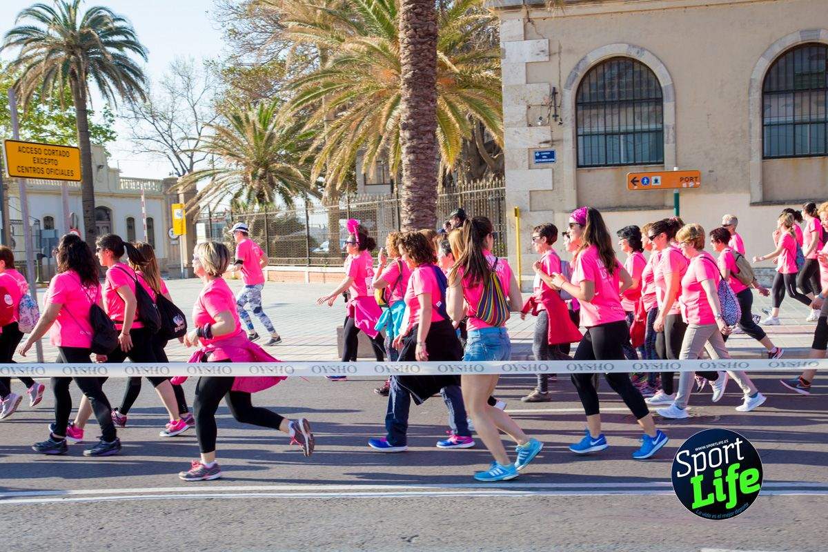 Las mejores fotos de ambiente durante la Carrera de la Mujer de Valencia