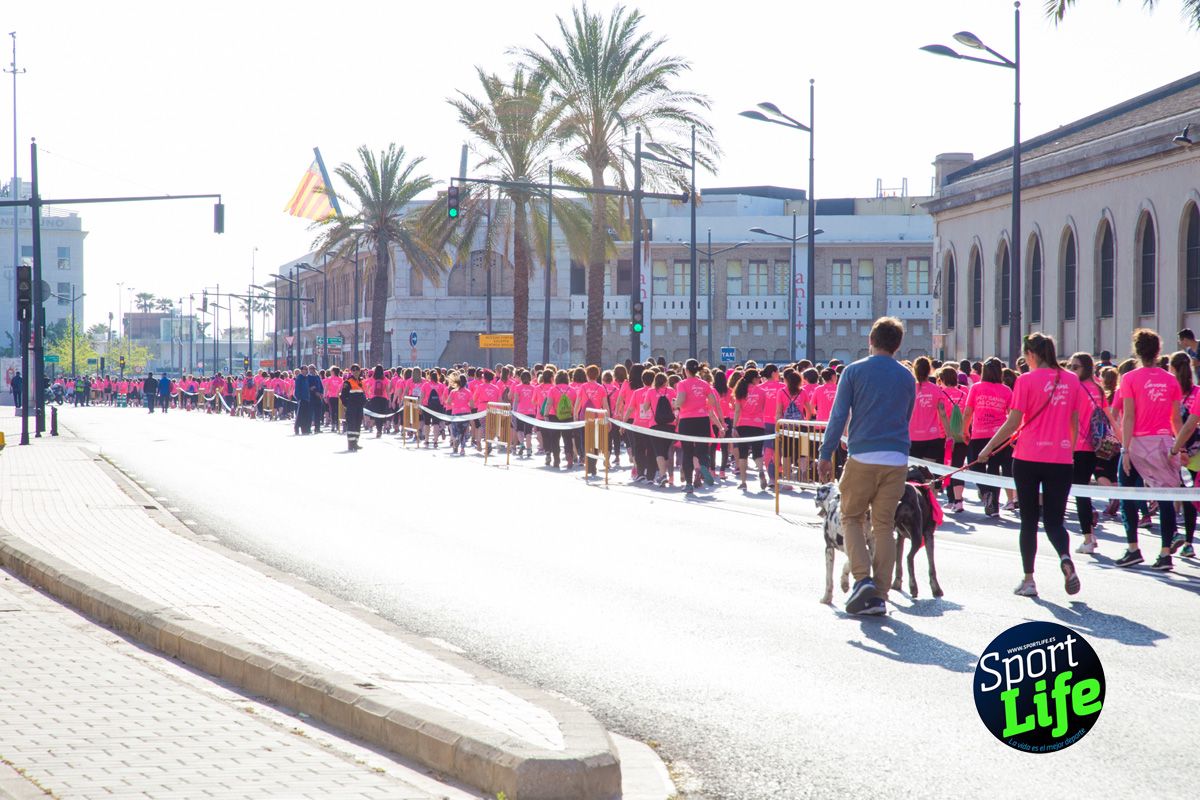 Las mejores fotos de ambiente durante la Carrera de la Mujer de Valencia