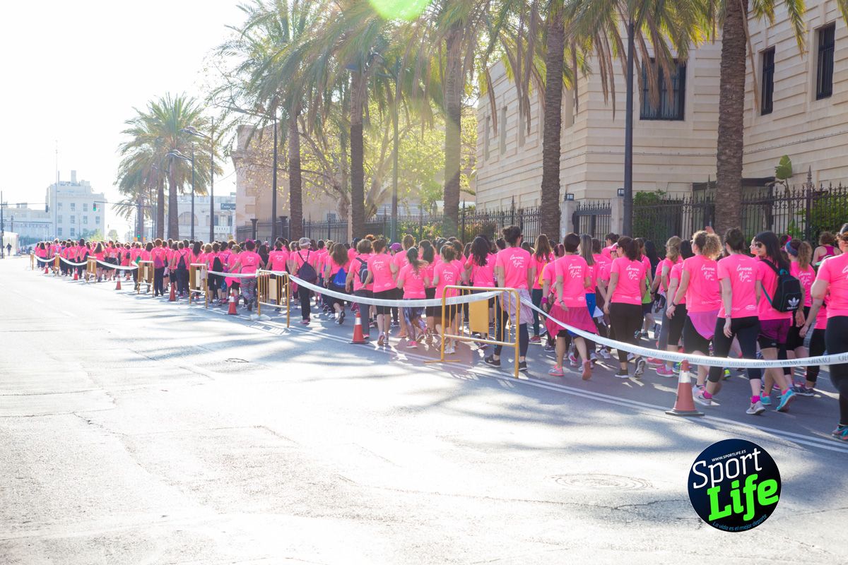 Las mejores fotos de ambiente durante la Carrera de la Mujer de Valencia