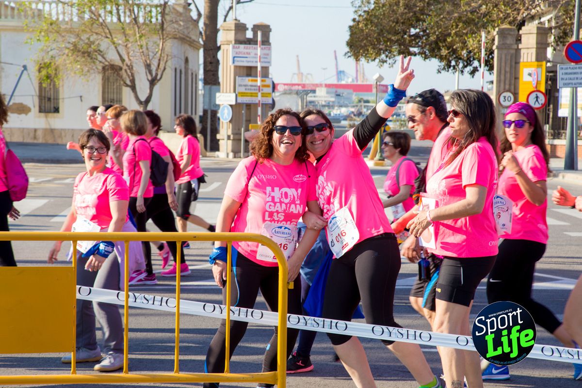 Las mejores fotos de ambiente durante la Carrera de la Mujer de Valencia