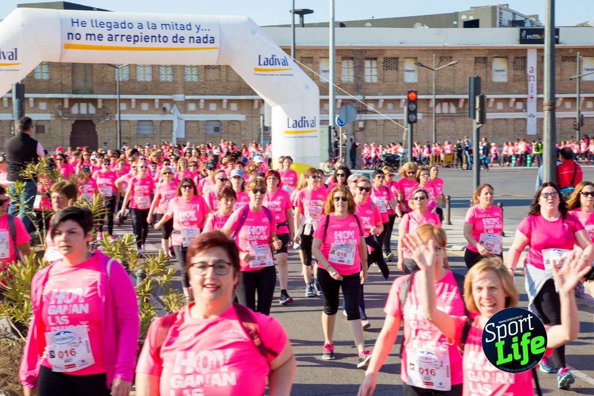 Las mejores fotos de ambiente durante la Carrera de la Mujer de Valencia