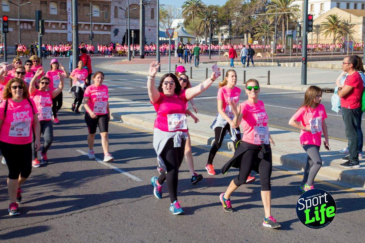 Las mejores fotos de ambiente durante la Carrera de la Mujer de Valencia