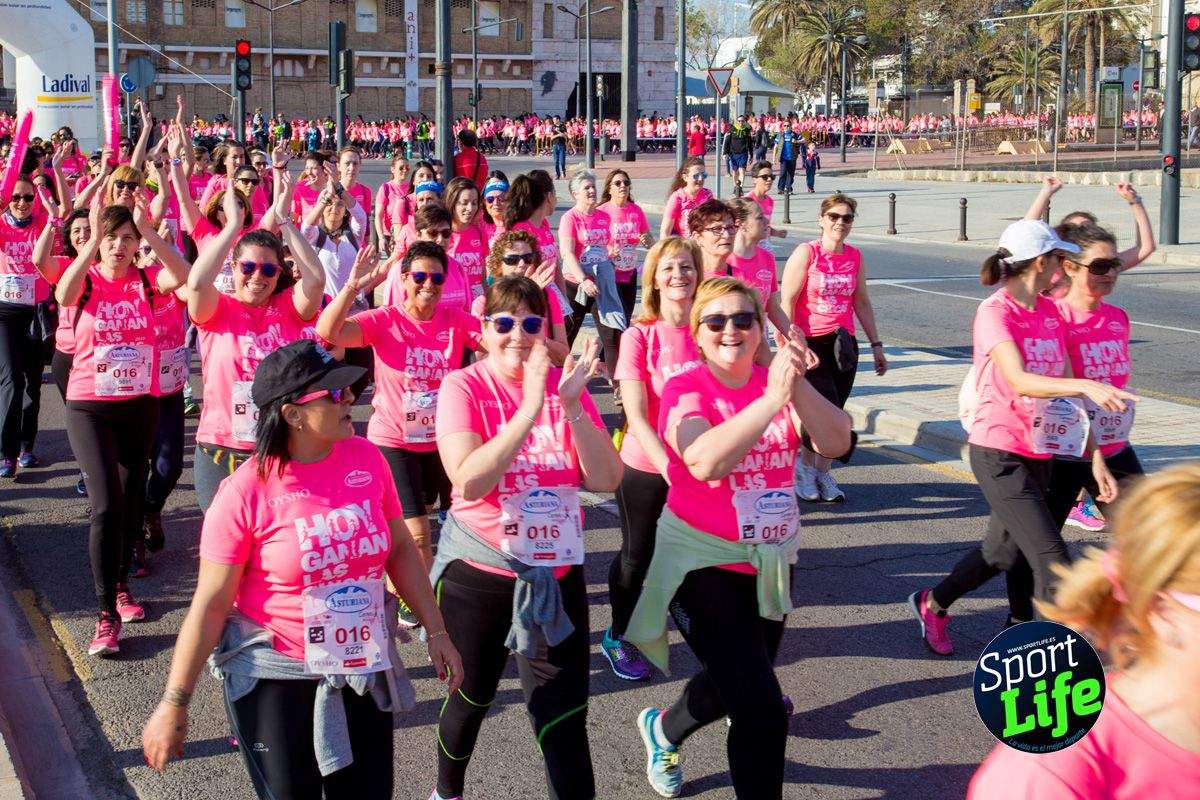 Las mejores fotos de ambiente durante la Carrera de la Mujer de Valencia