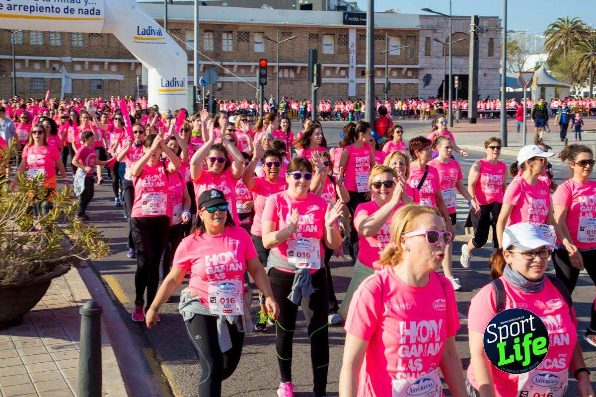 Las mejores fotos de ambiente durante la Carrera de la Mujer de Valencia