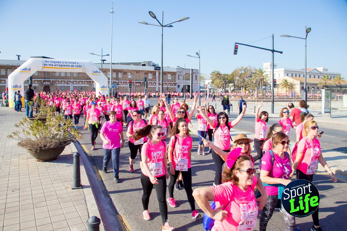 Las mejores fotos de ambiente durante la Carrera de la Mujer de Valencia