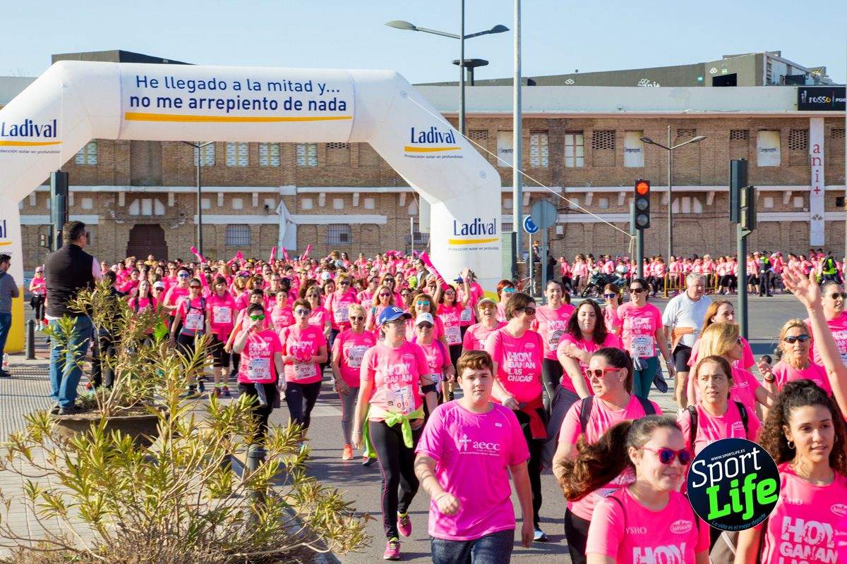 Las mejores fotos de ambiente durante la Carrera de la Mujer de Valencia