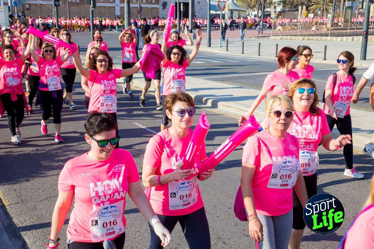 Las mejores fotos de ambiente durante la Carrera de la Mujer de Valencia