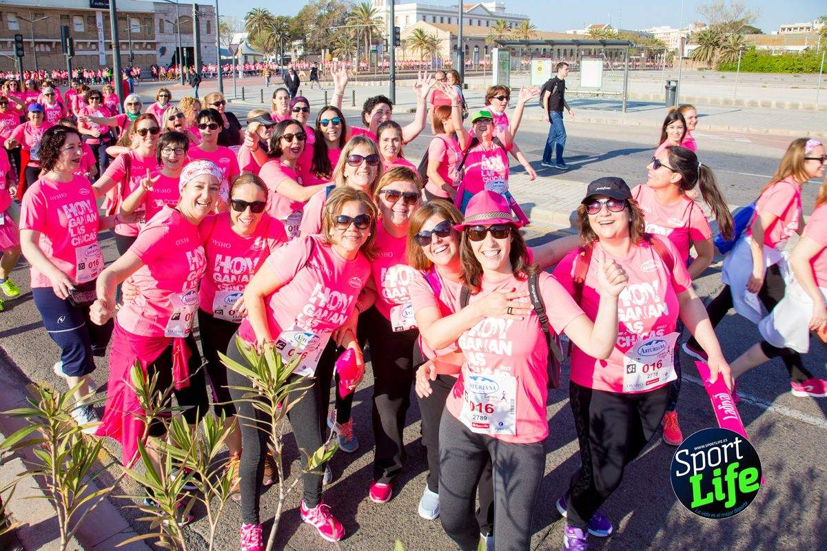 Las mejores fotos de ambiente durante la Carrera de la Mujer de Valencia