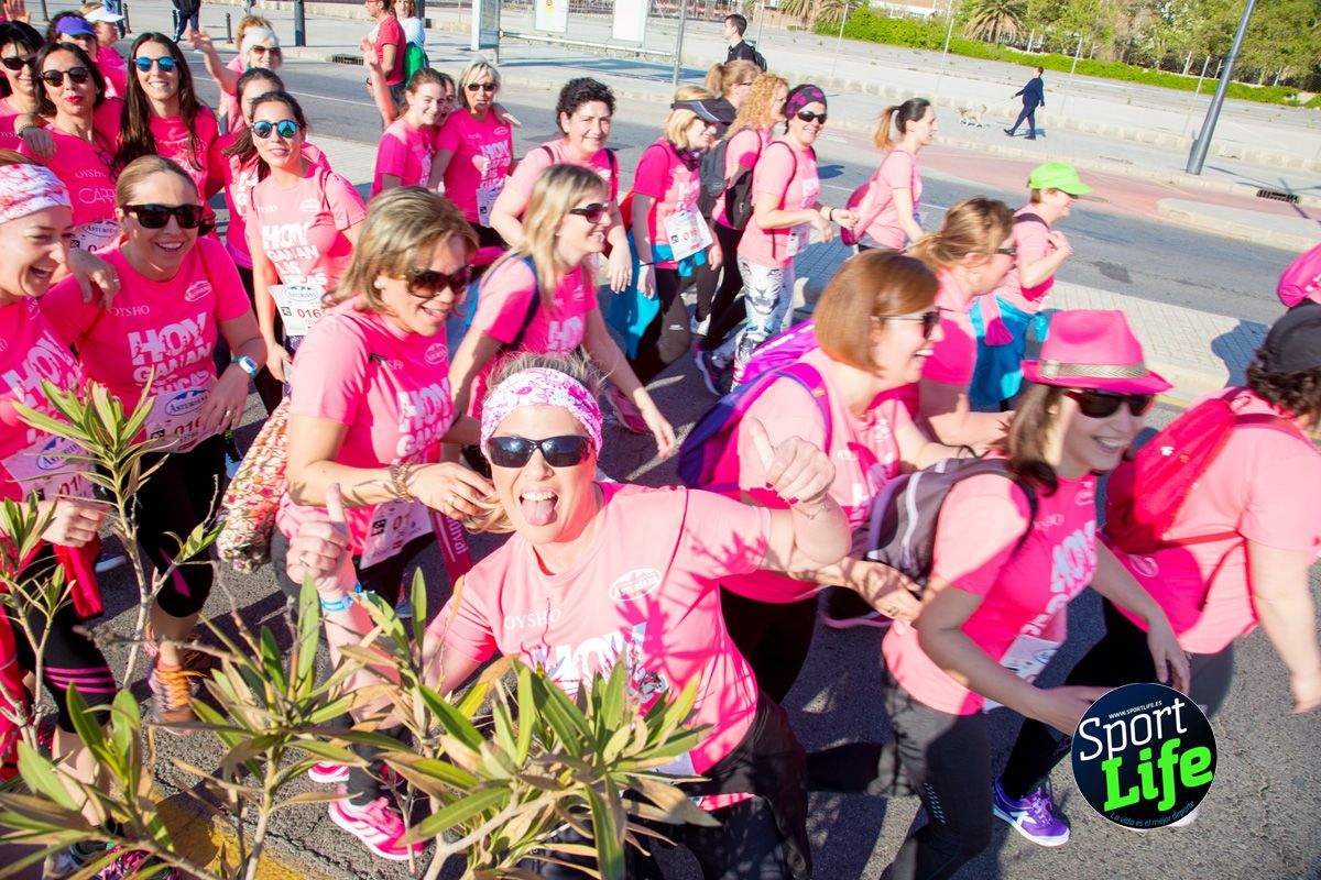 Las mejores fotos de ambiente durante la Carrera de la Mujer de Valencia