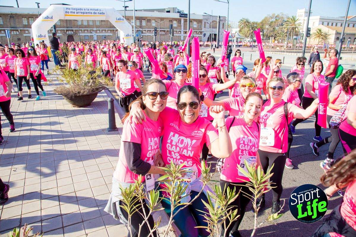 Las mejores fotos de ambiente durante la Carrera de la Mujer de Valencia