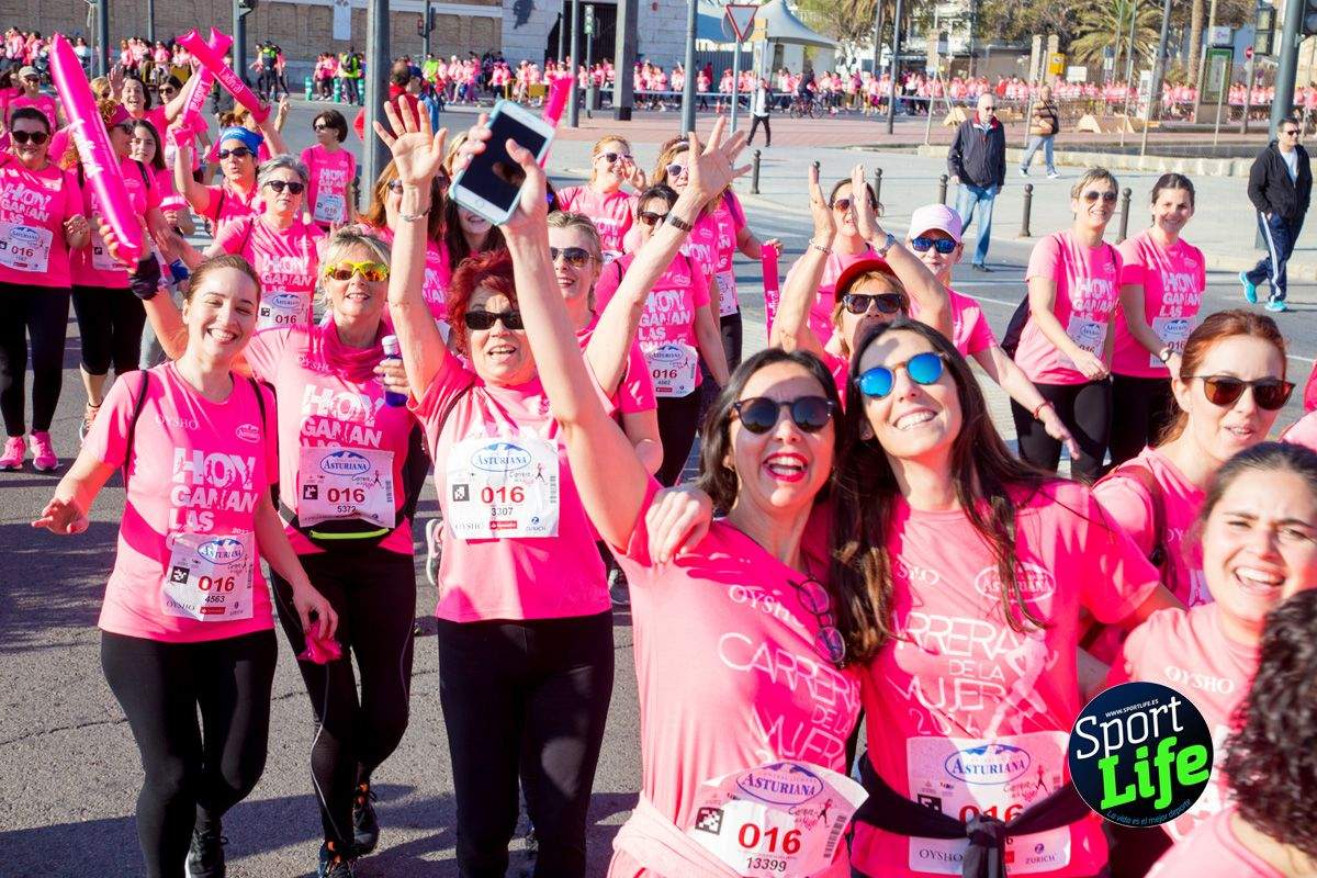 Las mejores fotos de ambiente durante la Carrera de la Mujer de Valencia