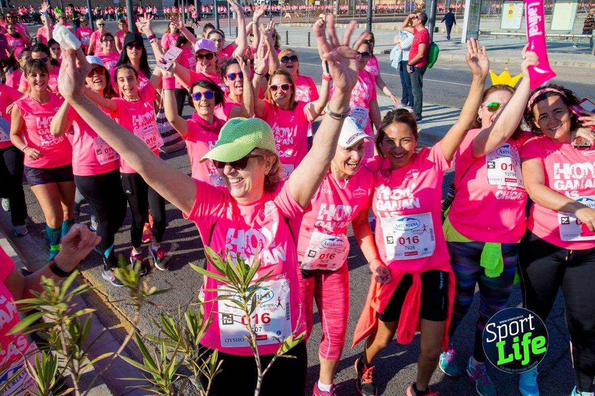 Las mejores fotos de ambiente durante la Carrera de la Mujer de Valencia